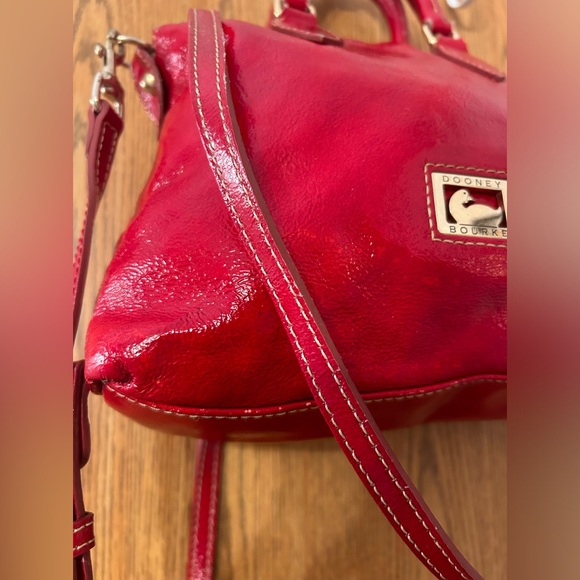 Dooney & Bourke Dillen Satchel Limited Edition Red Holiday Bag - Picture 8 of 14